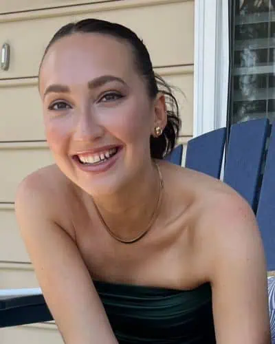 Hannah -pet care specialist